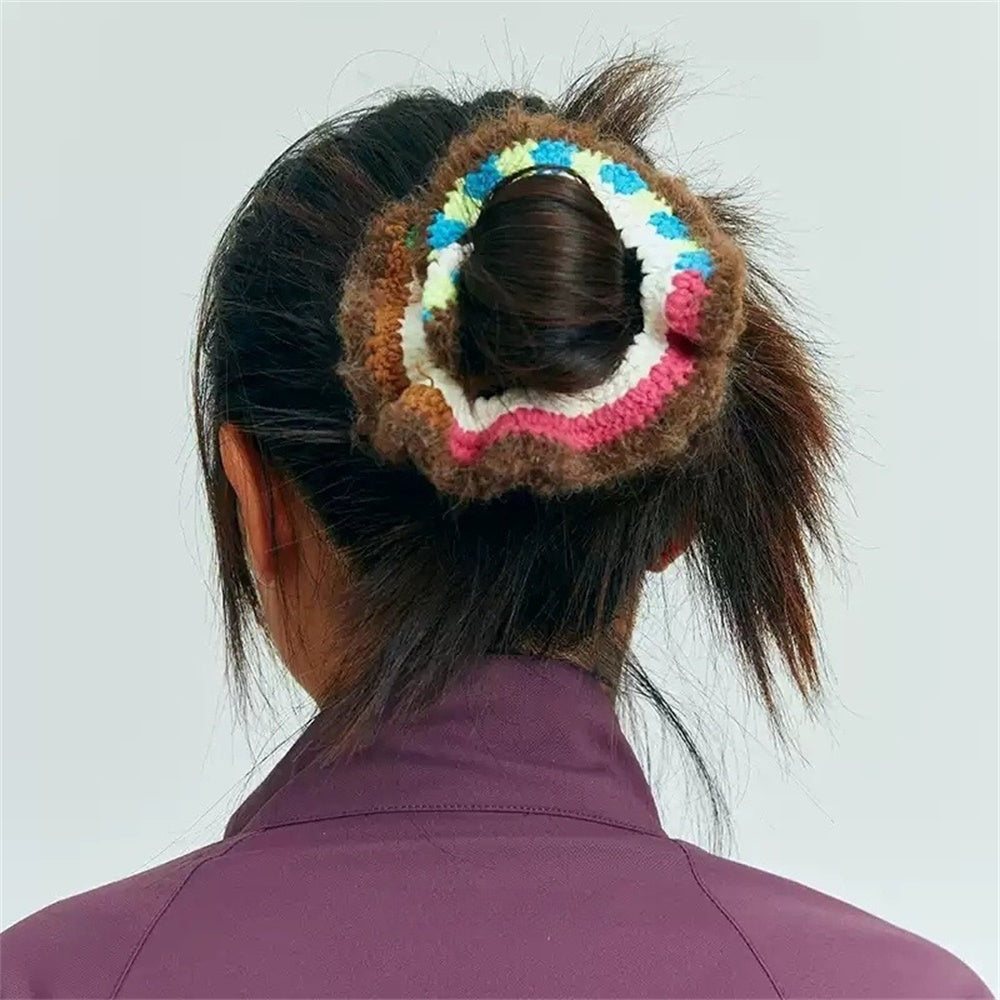 Crochet Headband: Cozy handmade crochet hair-band, comfortable and fashionable, ideal for adding a touch of charm to any outfit.